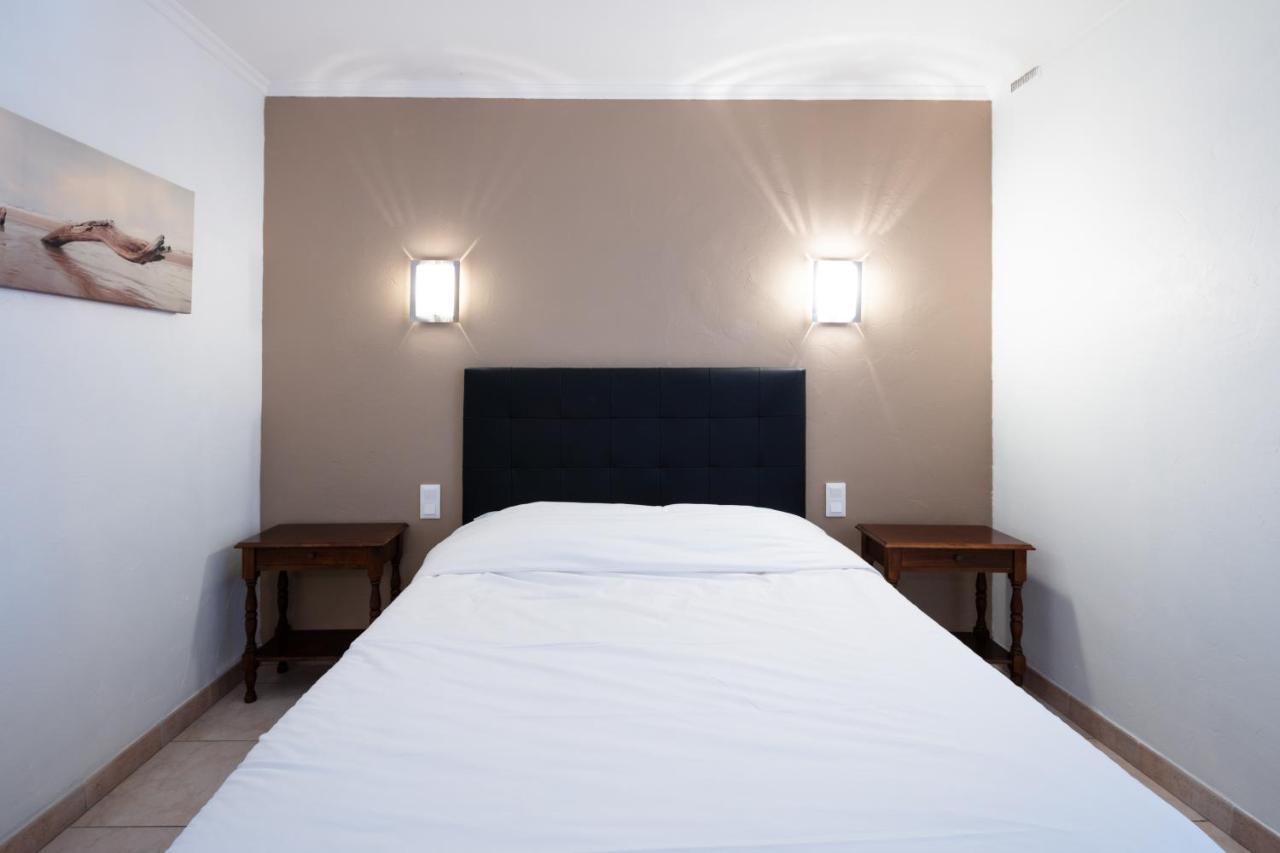 Auberge De La Tour -Appartements- Valros Exterior photo