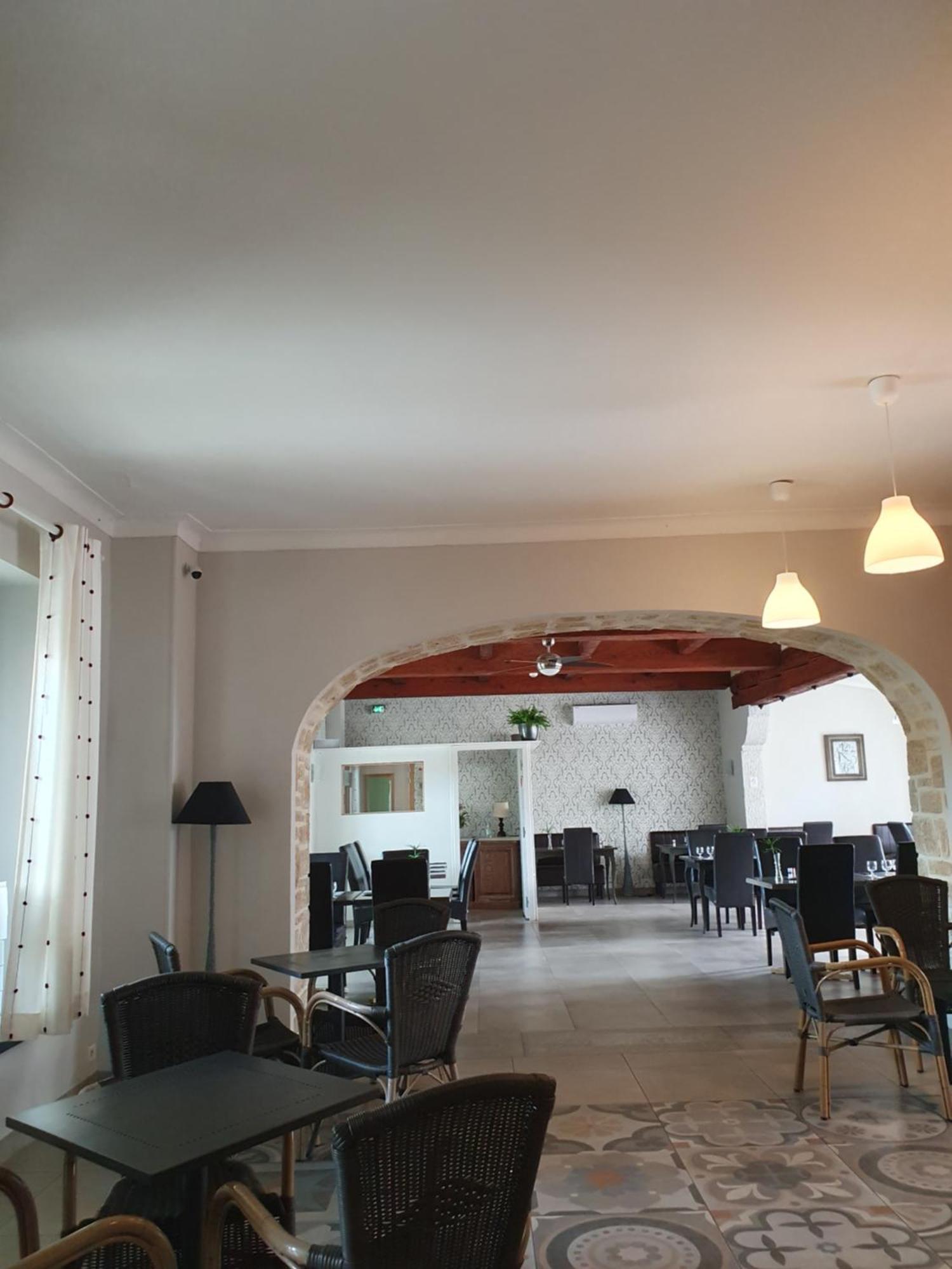 Auberge De La Tour -Appartements- Valros Exterior photo